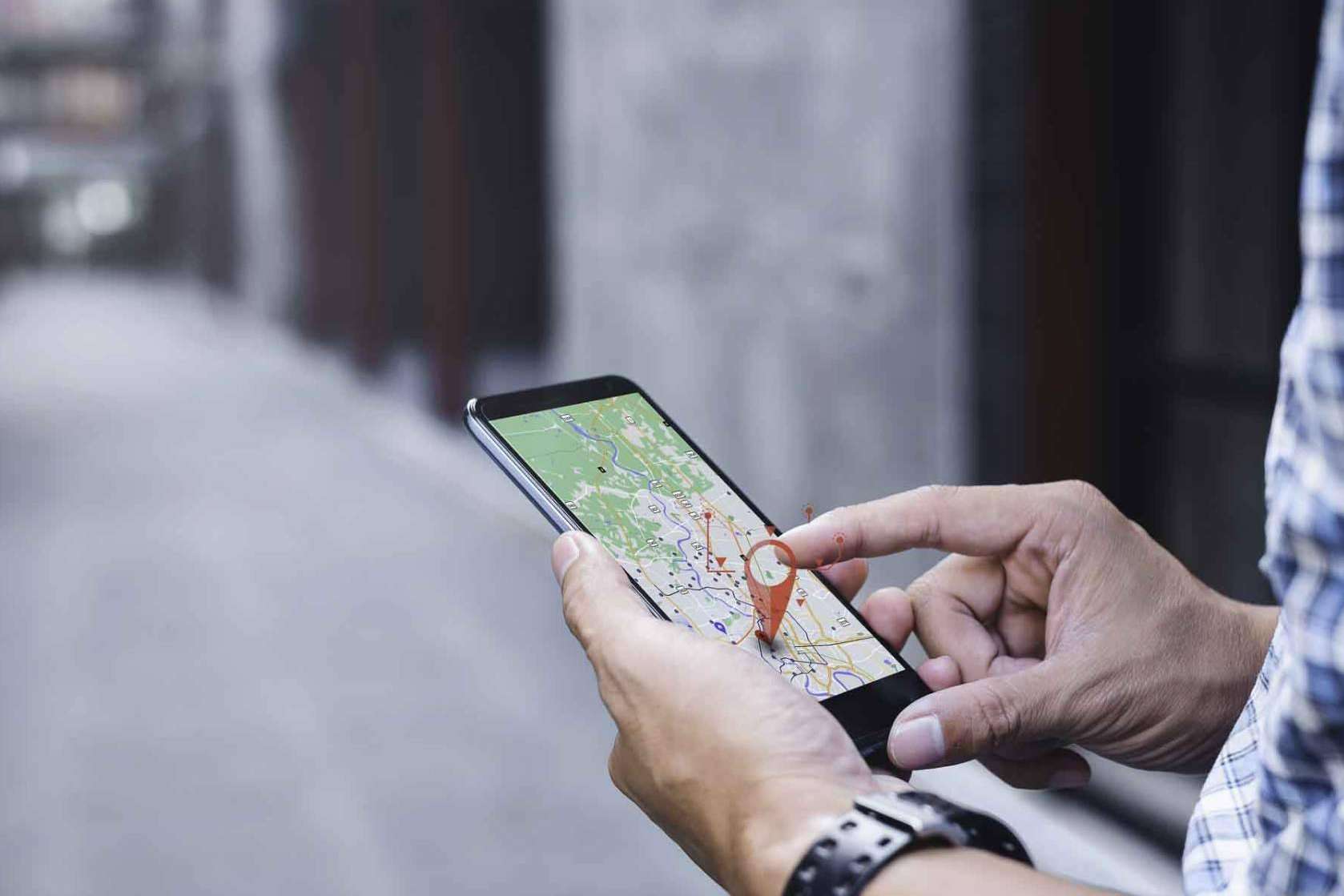 Original idea para regalar en Navidad; un localizador GPS para proteger vehículos, mascotas o personas