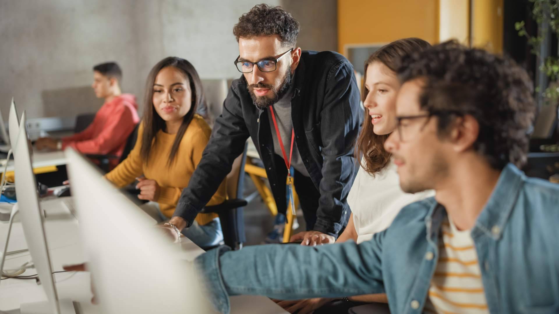 ISEB revoluciona la formación superior con programas flexibles y atención personalizada 100% online