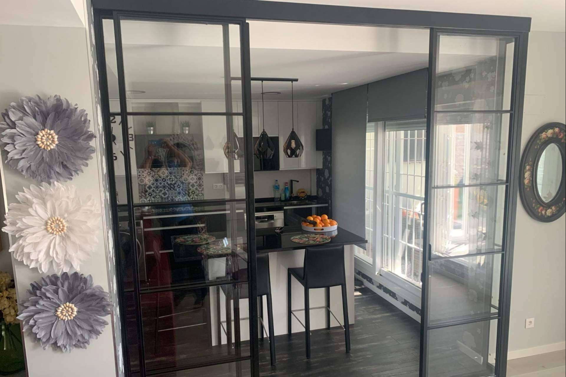 Puertas, ventanas y mamparas de hierro y cristal; la apuesta de Cerrajería Aimet por el diseño industrial