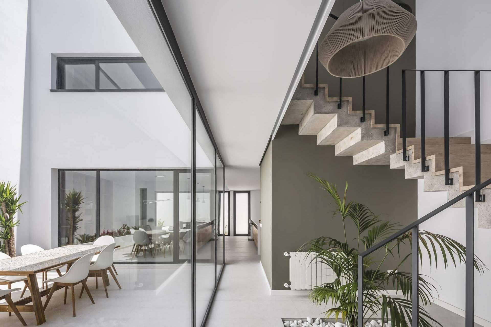Arquitectura y luz, casas entre medianeras diseñadas por Frasquet Arquitectos en Valencia
