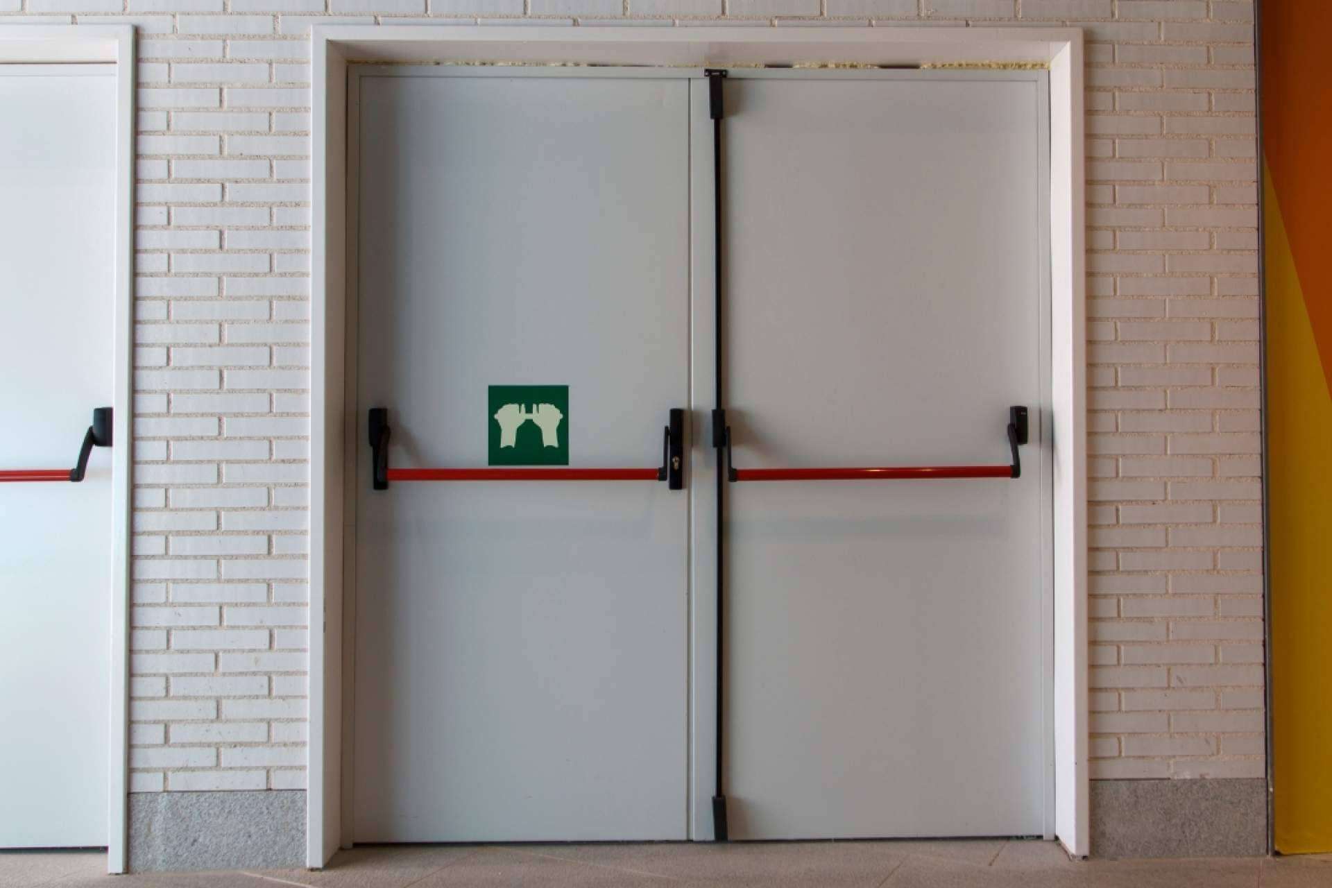 DE FRUTOS Ferreterías garantiza vías de escape seguras con los sistemas de TESA y CISA
