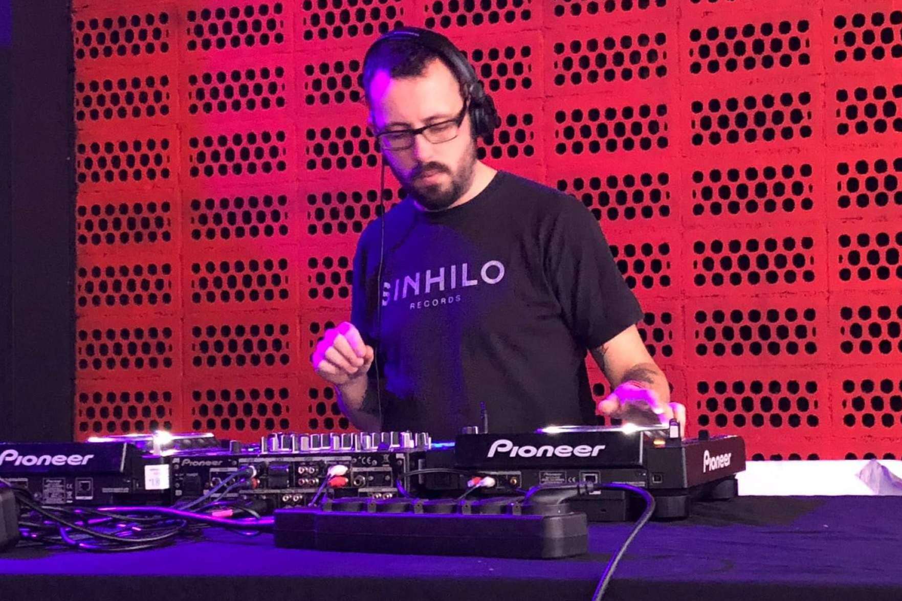 El alquiler de equipos de DJ de ASB Audiovisuals transforma bodas y eventos en experiencias inolvidables