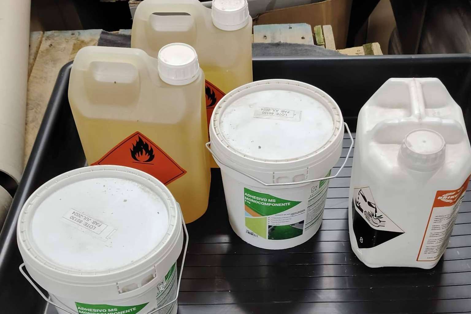 Cómo optimizar el almacenamiento de productos químicos en fábricas de calzado y marroquinería
