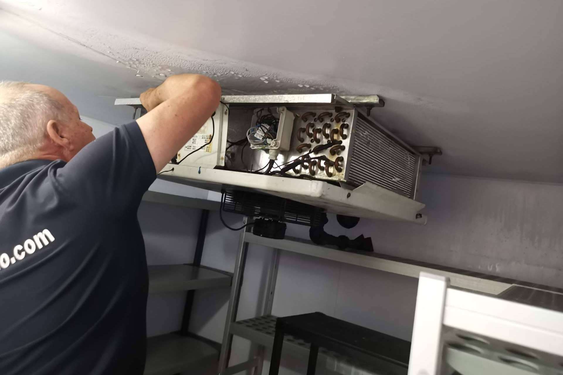 El servicio técnico de calentadores y neveras de Arreglo a Domicilio se posiciona como solución confiable y rápida en el hogar