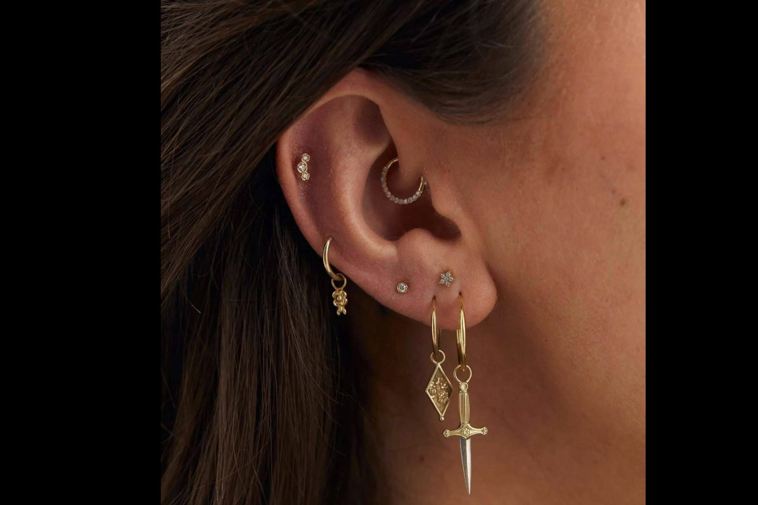 El arte del piercing y el diseño de orejas se fusionan en la propuesta de Ear Petal