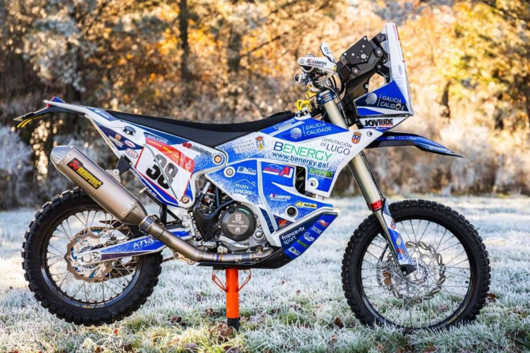 Adhesivos personalizados para motos off-road, la propuesta de ADHESIVOSEMBARRADOS para pilotos