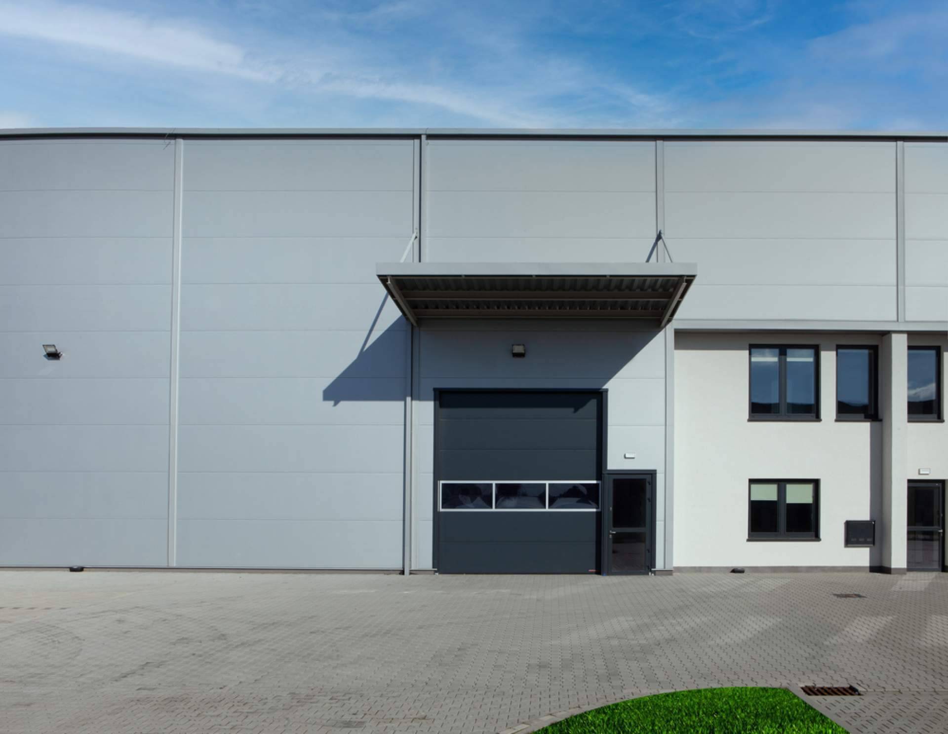 Comprar nave industrial en Madrid, una inversión estratégica con el respaldo de Ibernave