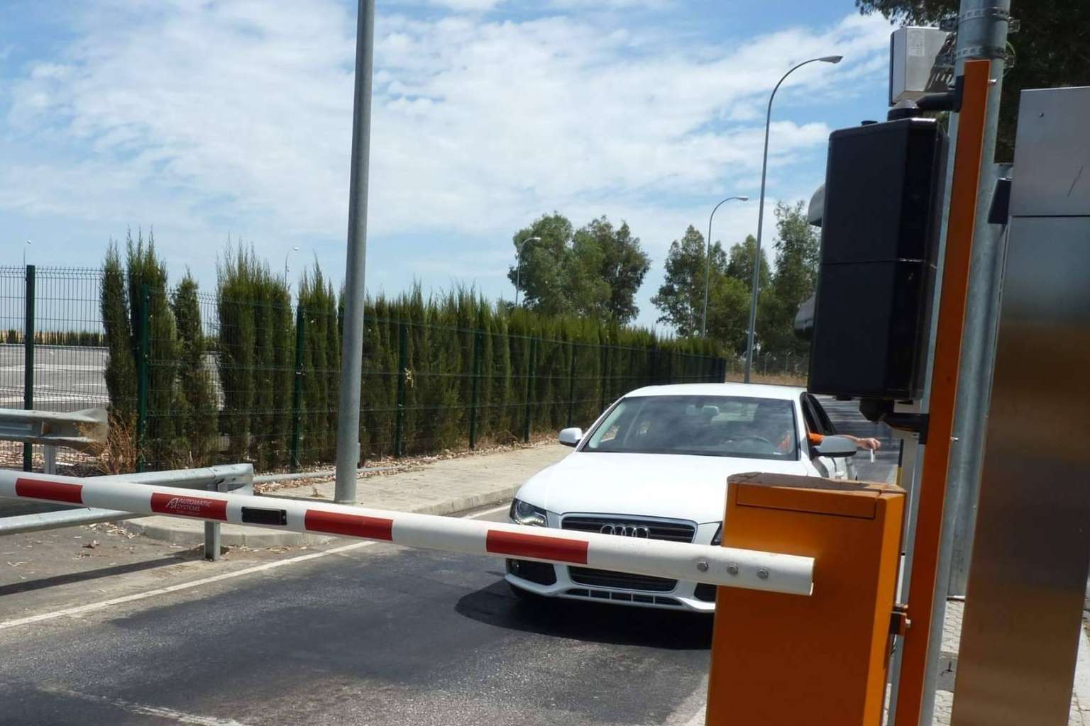 Sistemas de control de accesos vehículos, IEST impulsa la automatización en logística, industrias y puertos