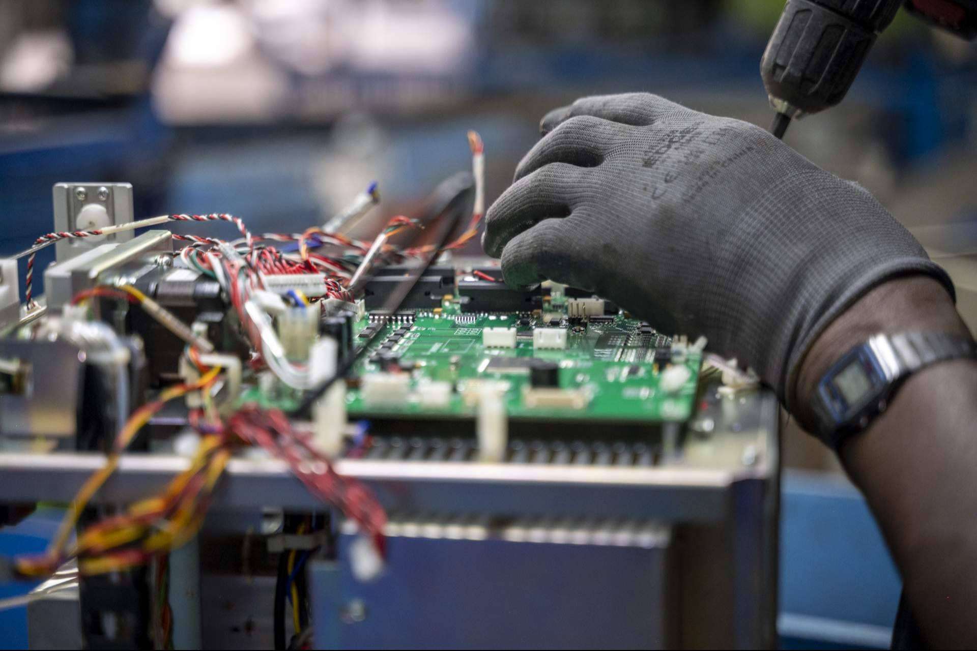 Cómo convertirse en una empresa sostenible; guía práctica de reciclaje electrónico empresarial