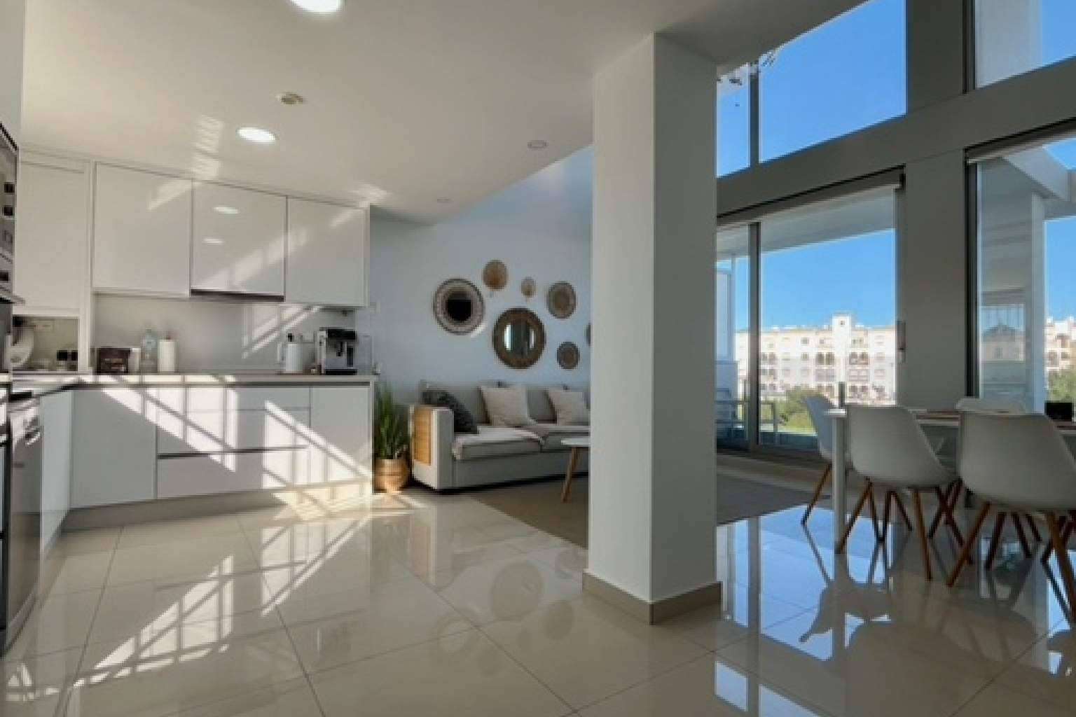 Azul Villa lidera en la Costa Blanca como inmobiliaria de confianza para compradores polacos