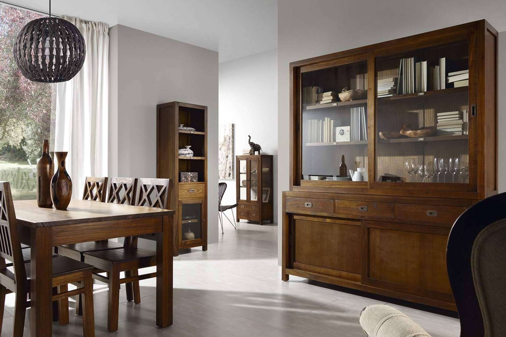 Muebles La Factoría reinterpreta el diseño colonial en madera maciza y alma artesanal