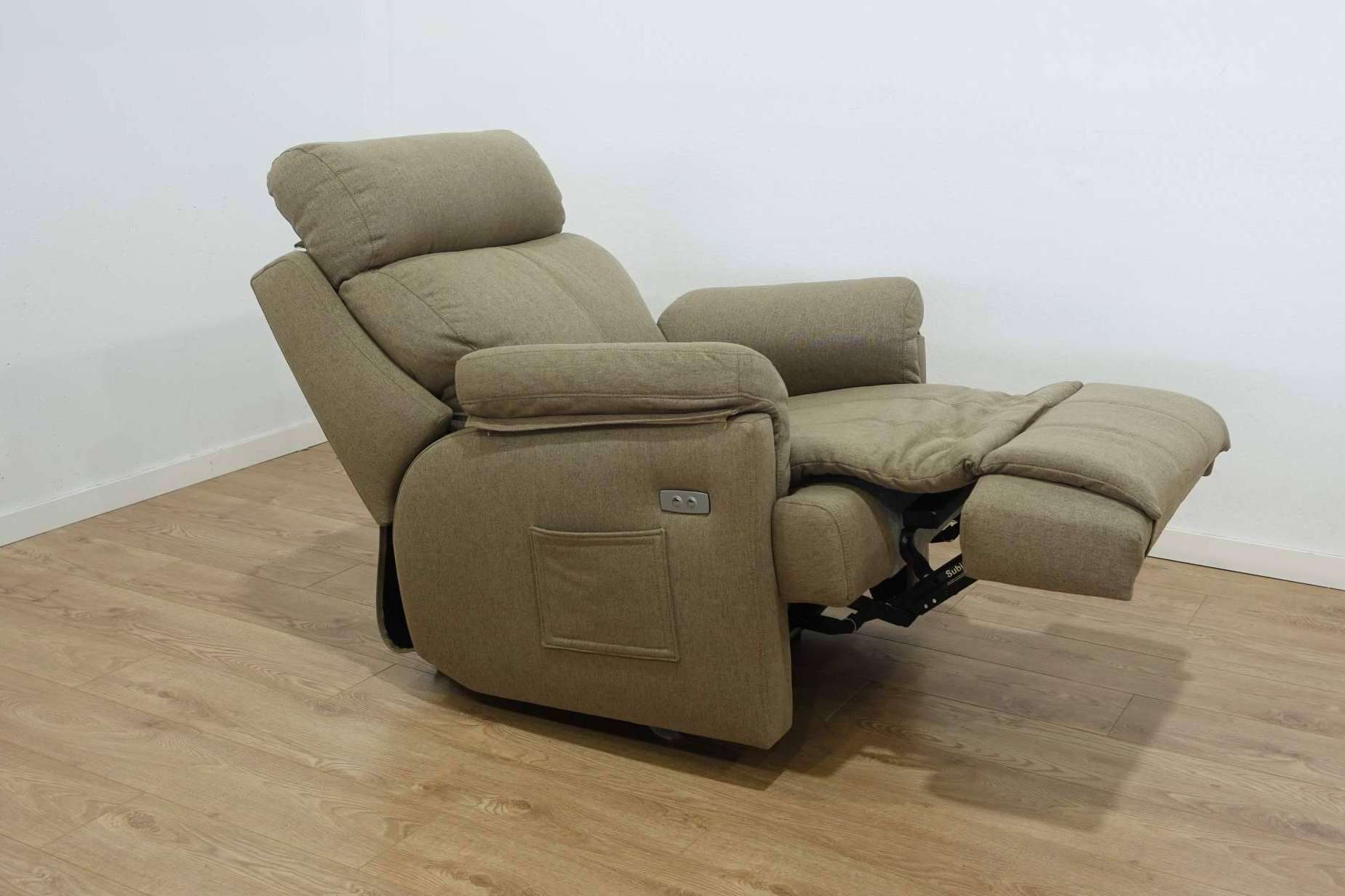 Sofás Valencia ofrece sillones configurables con tejidos antimanchas y tecnología levanta personas