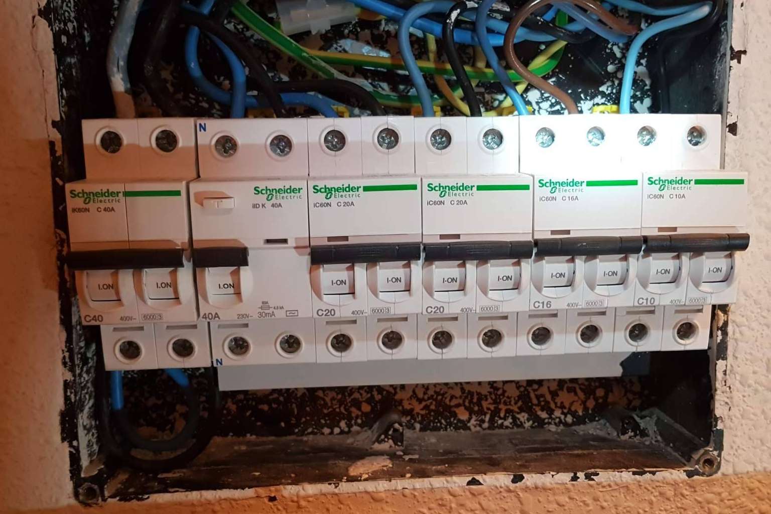 SaVeLeC agiliza la emisión del boletín eléctrico en Valencia para hogares y negocios