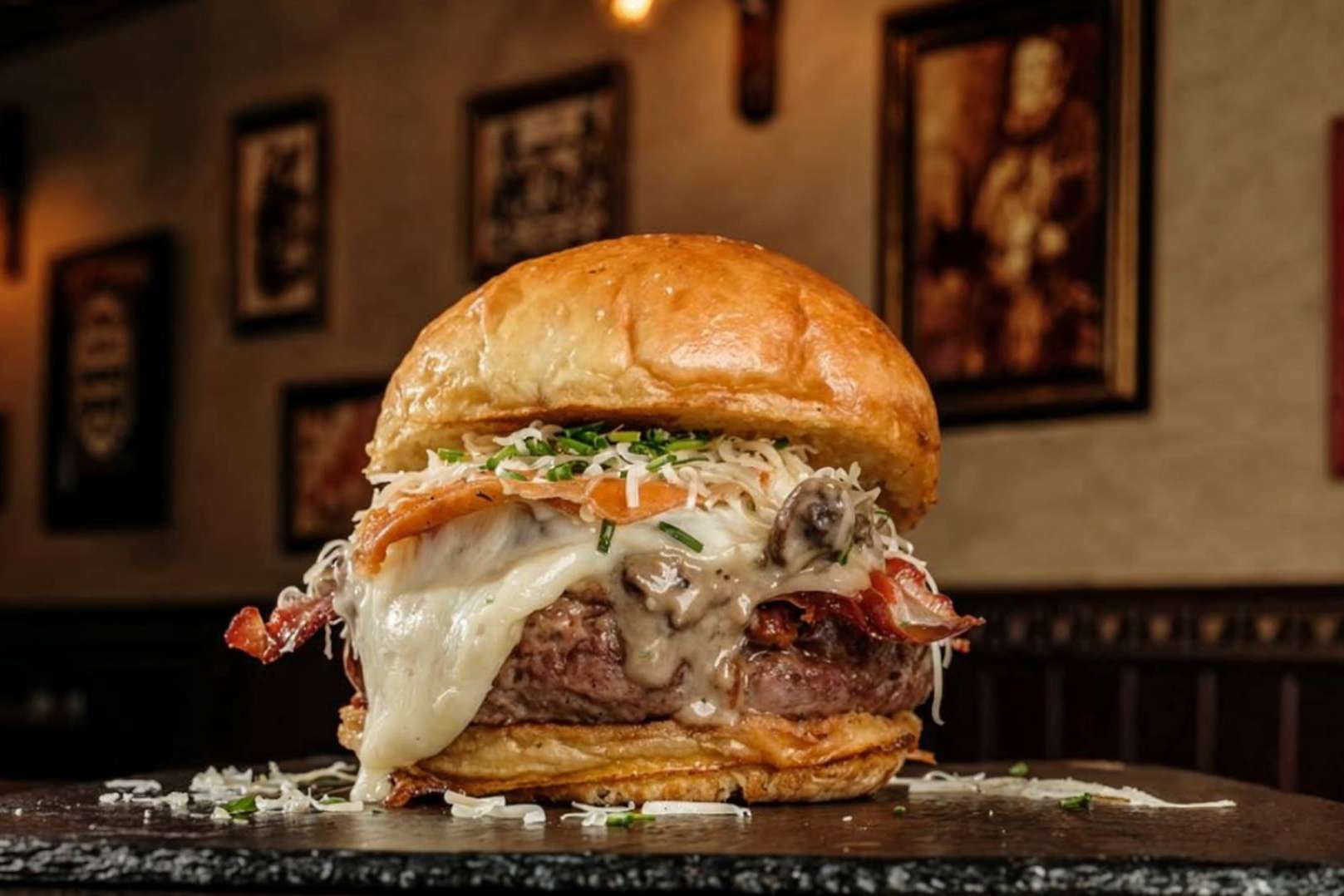 Empieza la competición más sabrosa; las hamburguesas se enfrentan cara a cara en Burger Showdown 2025