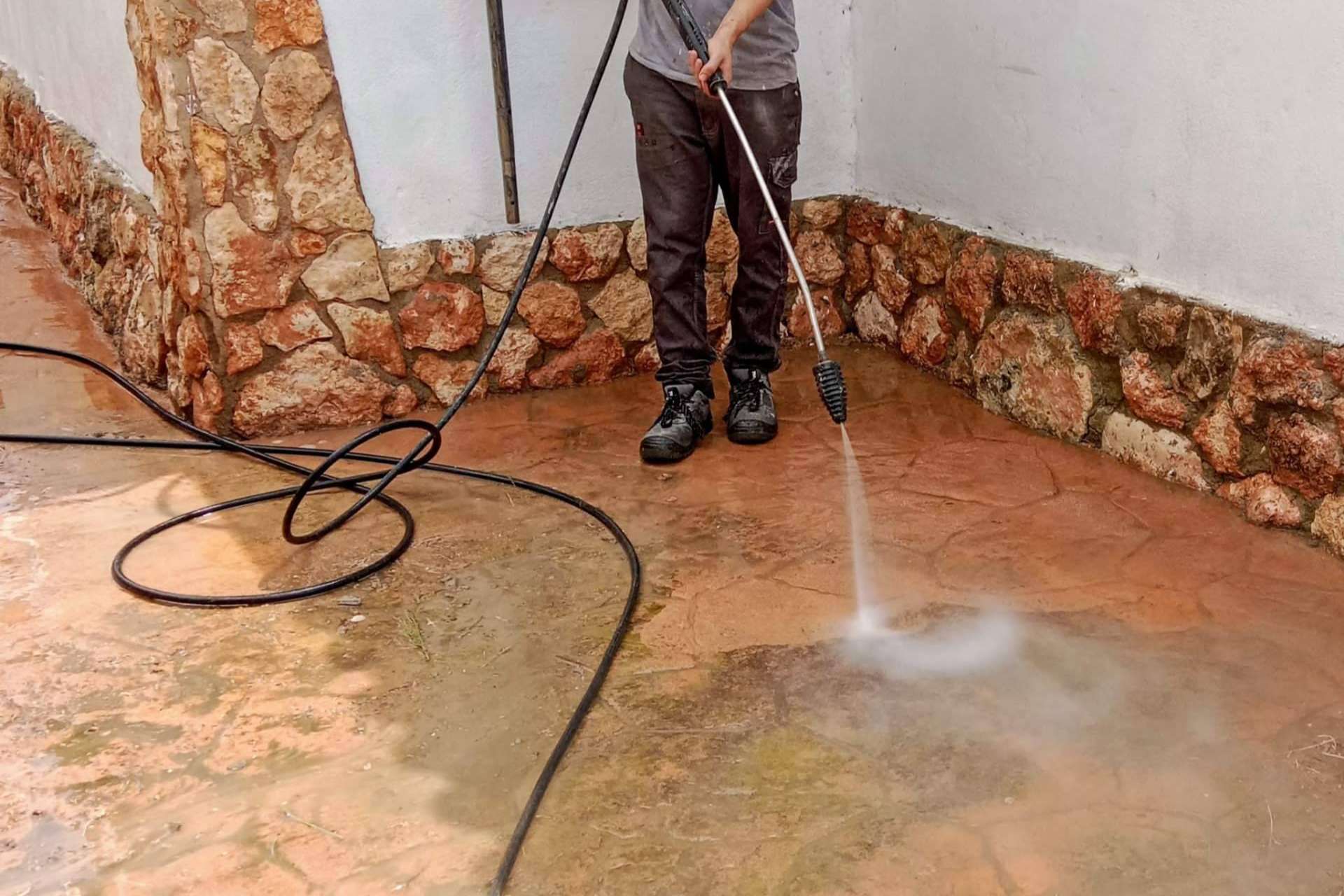 Hormigón impreso en Valencia, Serviarnau ofrece servicios especializados de restauración estética y funcional