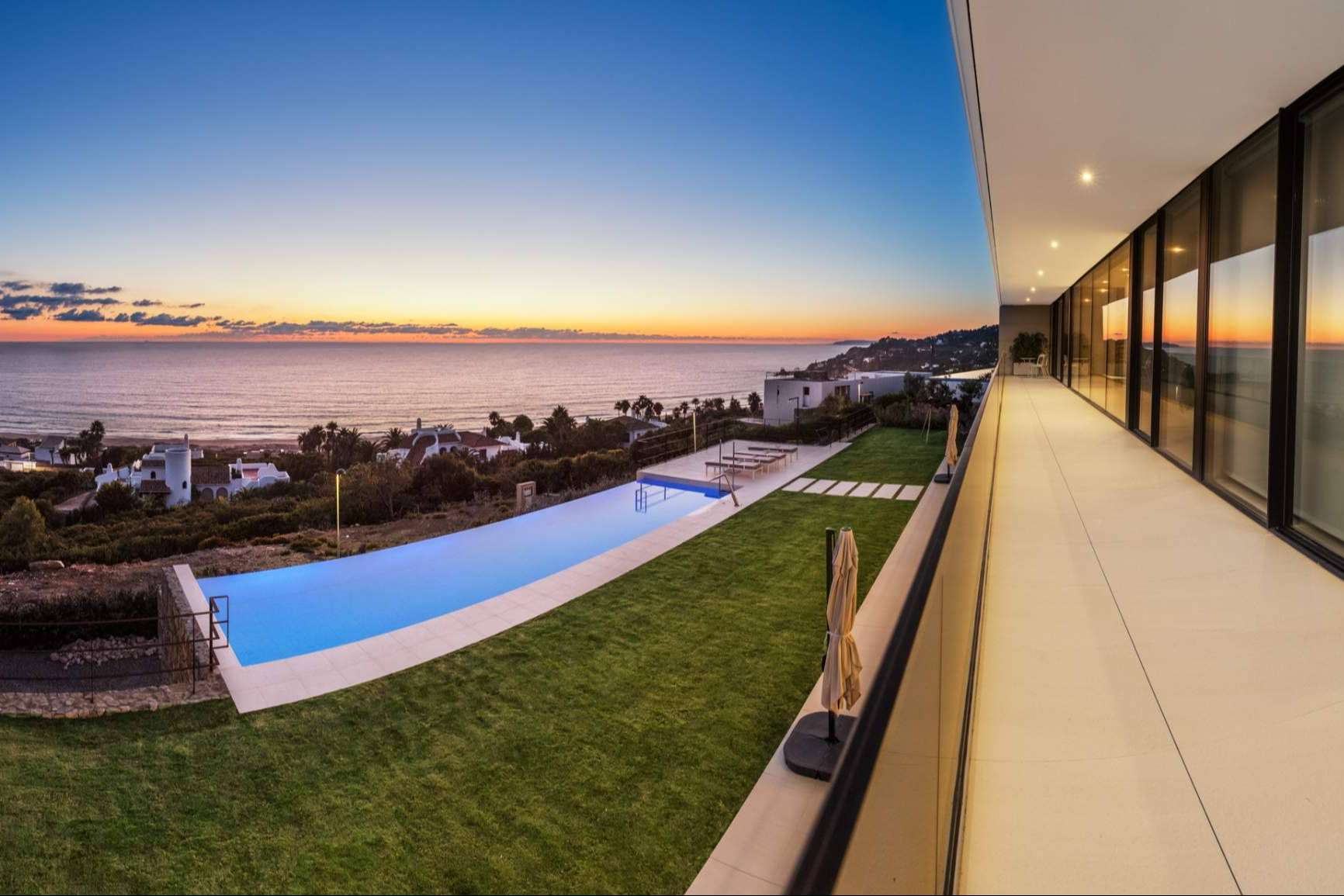 Villa Alkaram, la opción de alquiler vacacional de lujo con piscina y jacuzzi en plena naturaleza gaditana