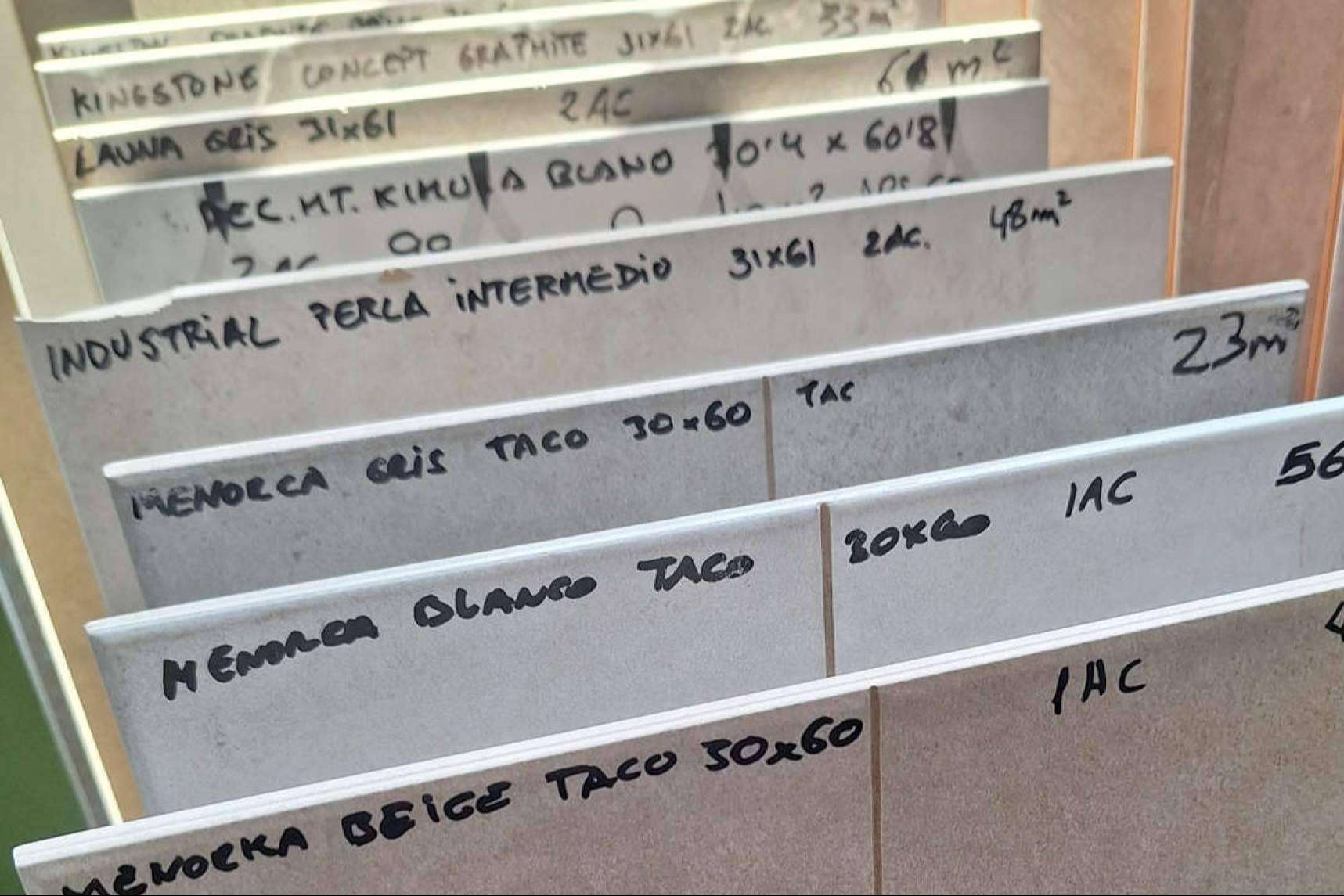 Outlet de azulejos en Artegres, cientos de lotes con primeras marcas y descuentos hasta el 70 %
