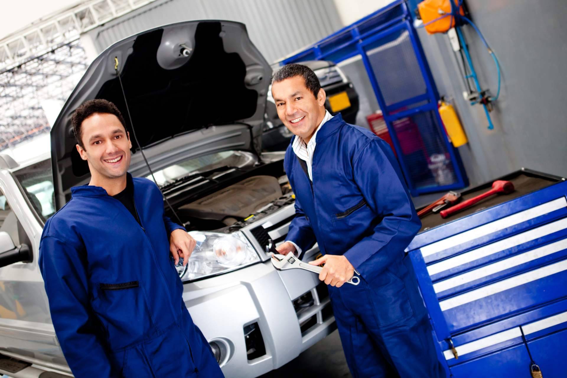 Detrás de cada coche reparado hay un mecánico que lo hizo posible
