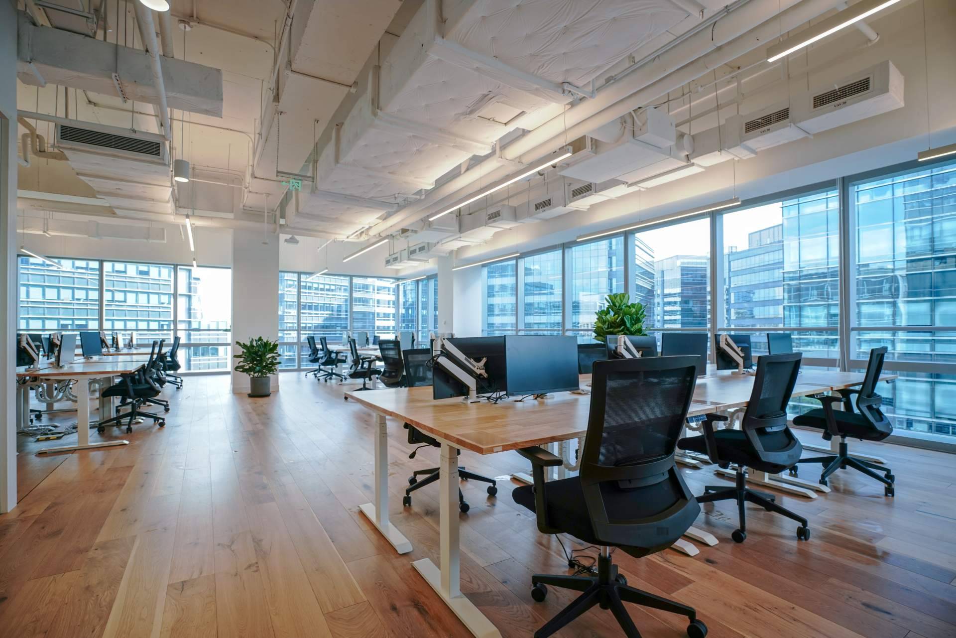 Ergonomía y diseño con acento alicantino; Ofistyle cumple 30 años creando oficinas eficientes