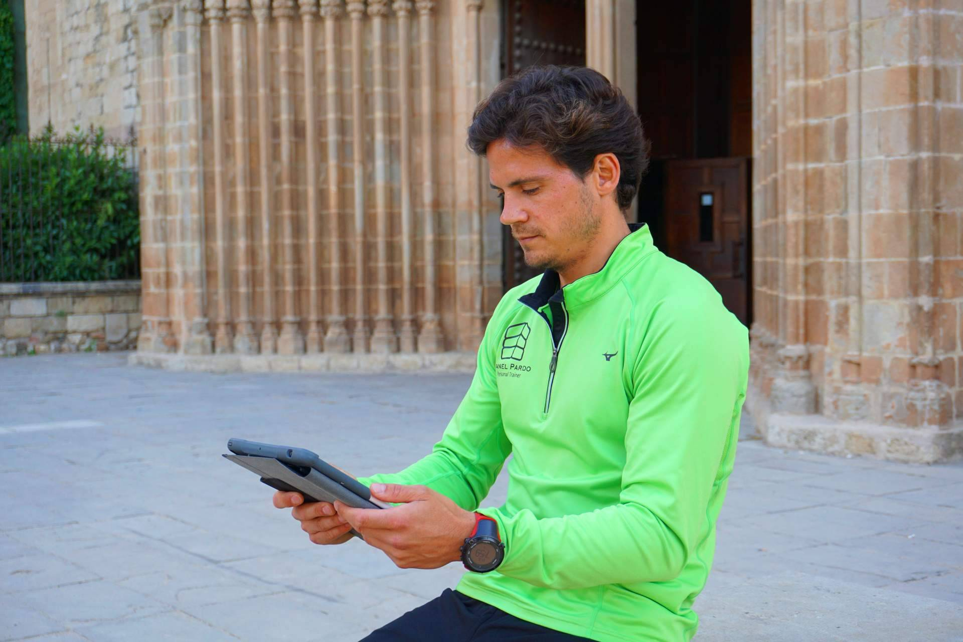 Bienestar corporativo sin gimnasio, salud física en el trabajo sin cambiarse ni salir de la oficina