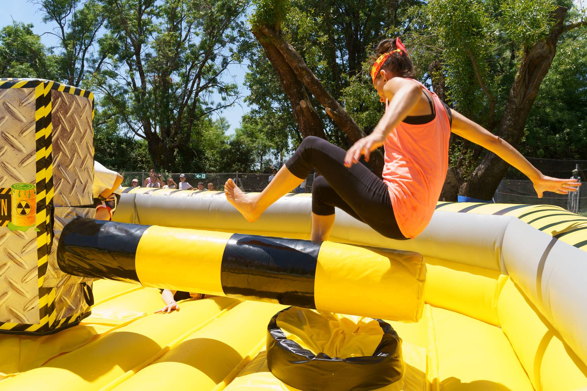 Cada vez más adultos y niños eligen el Humor Amarillo en Madrid para eventos llenos de risas y zamburguesas