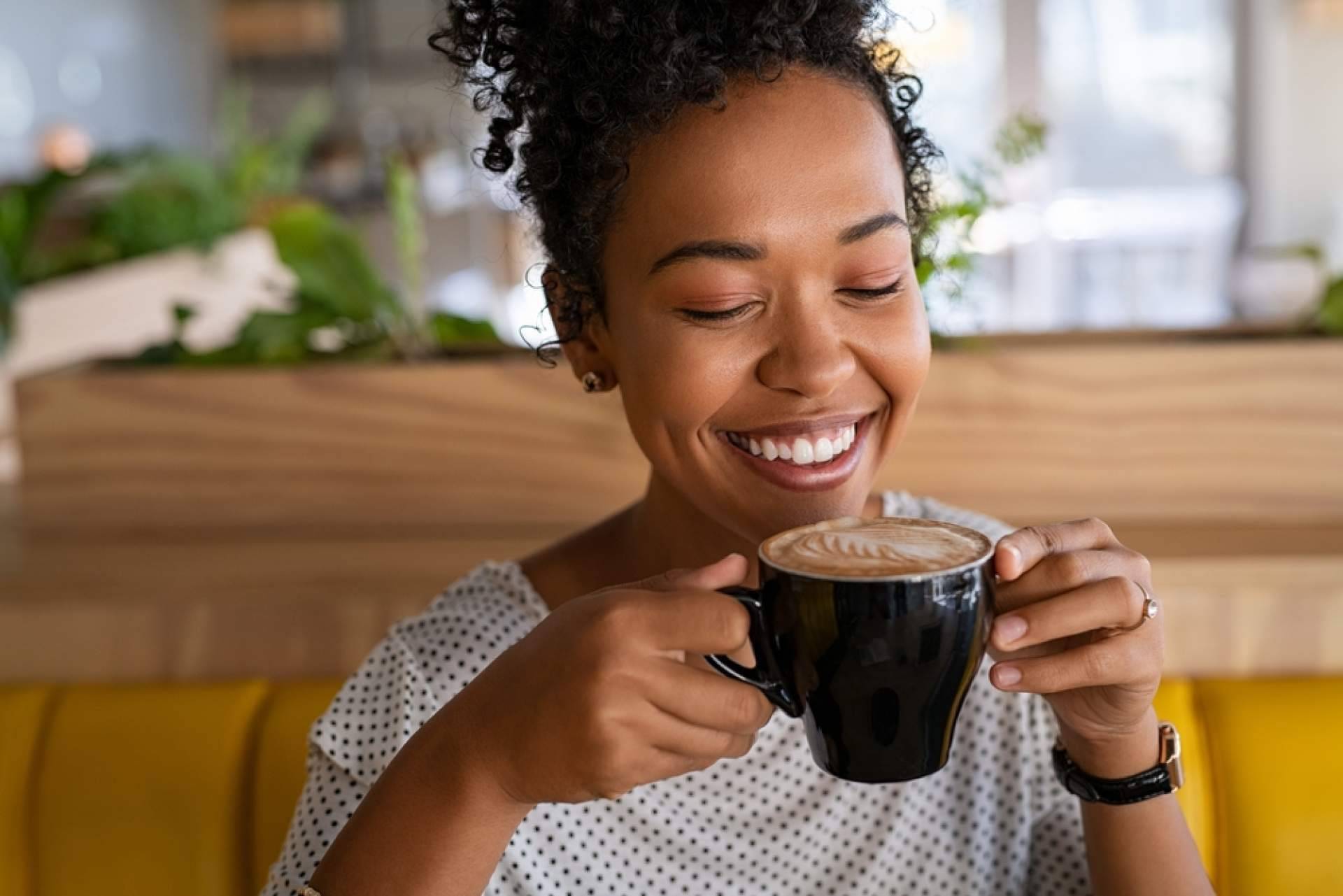 Renting de máquinas de café para empresas que impulsa el bienestar con coffee perks y mantenimiento incluido