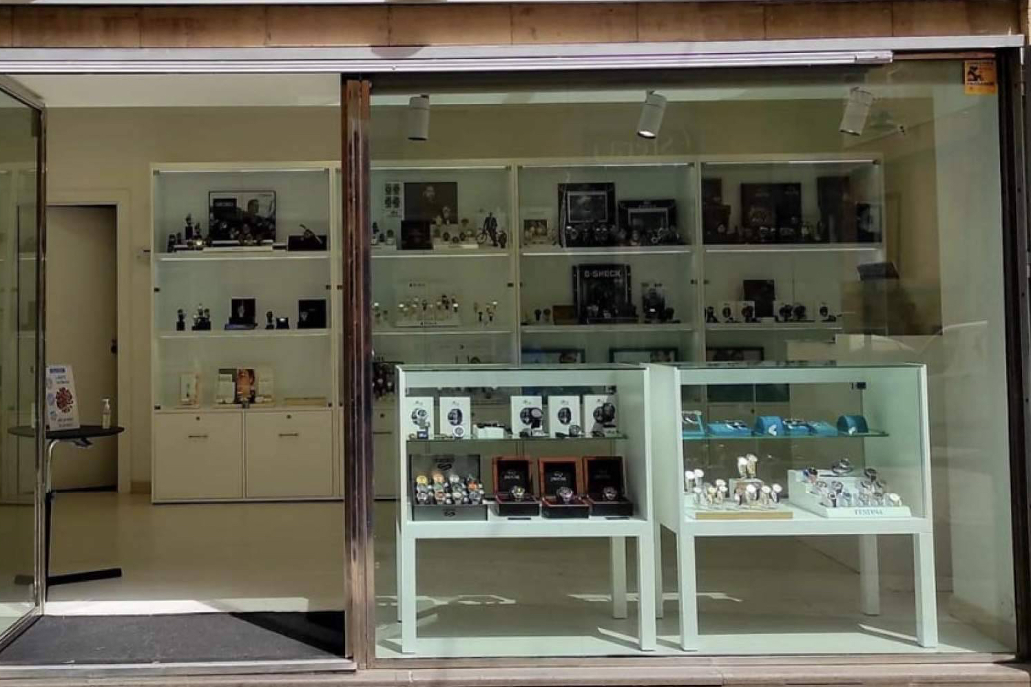 Tendencia navideña; auge de relojes y joyas como símbolos de elegancia y acierto