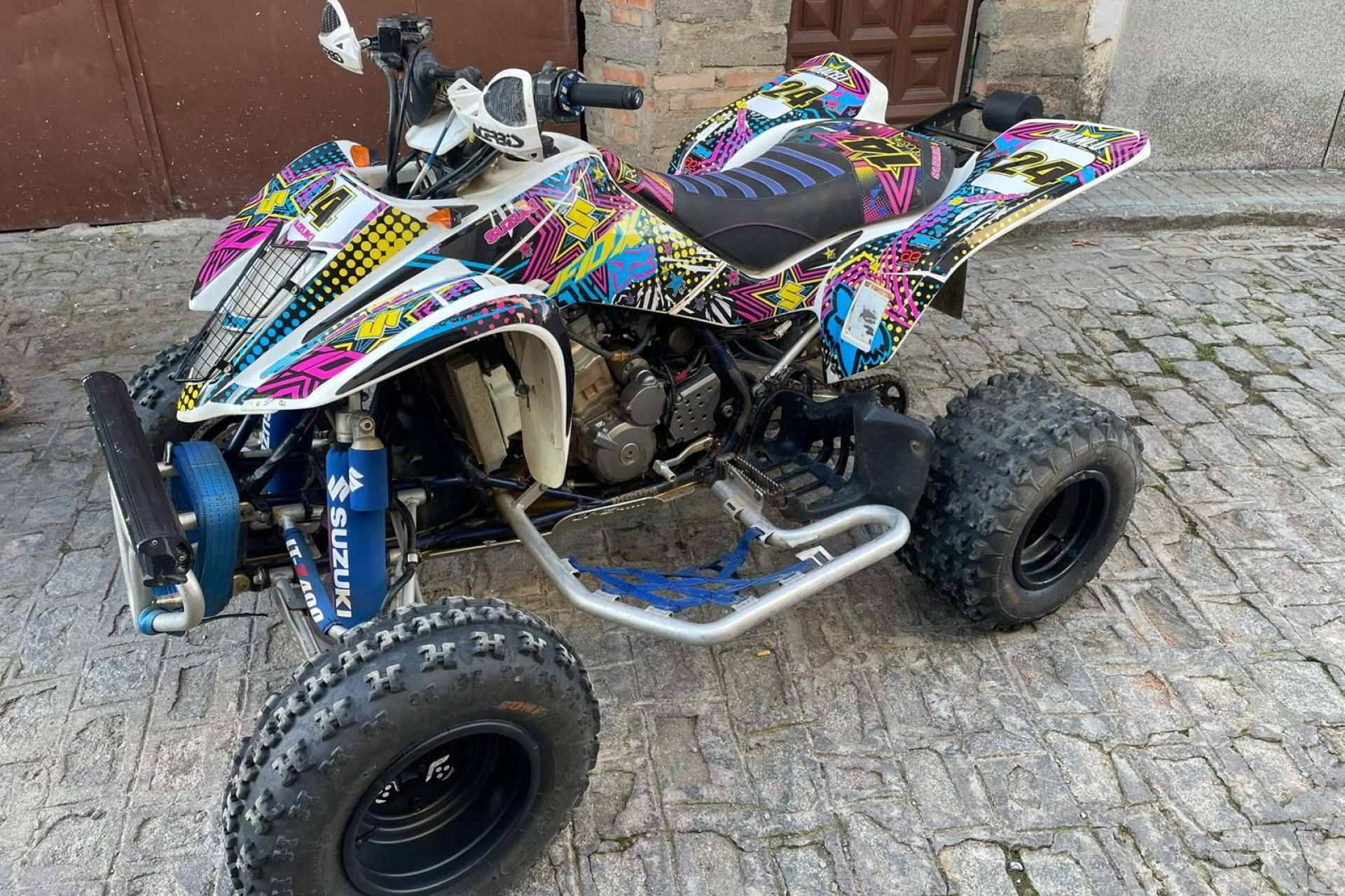 Pegatinas para kart y quad de ADHESIVOSEMBARRADOS, resistencia extrema y personalización total