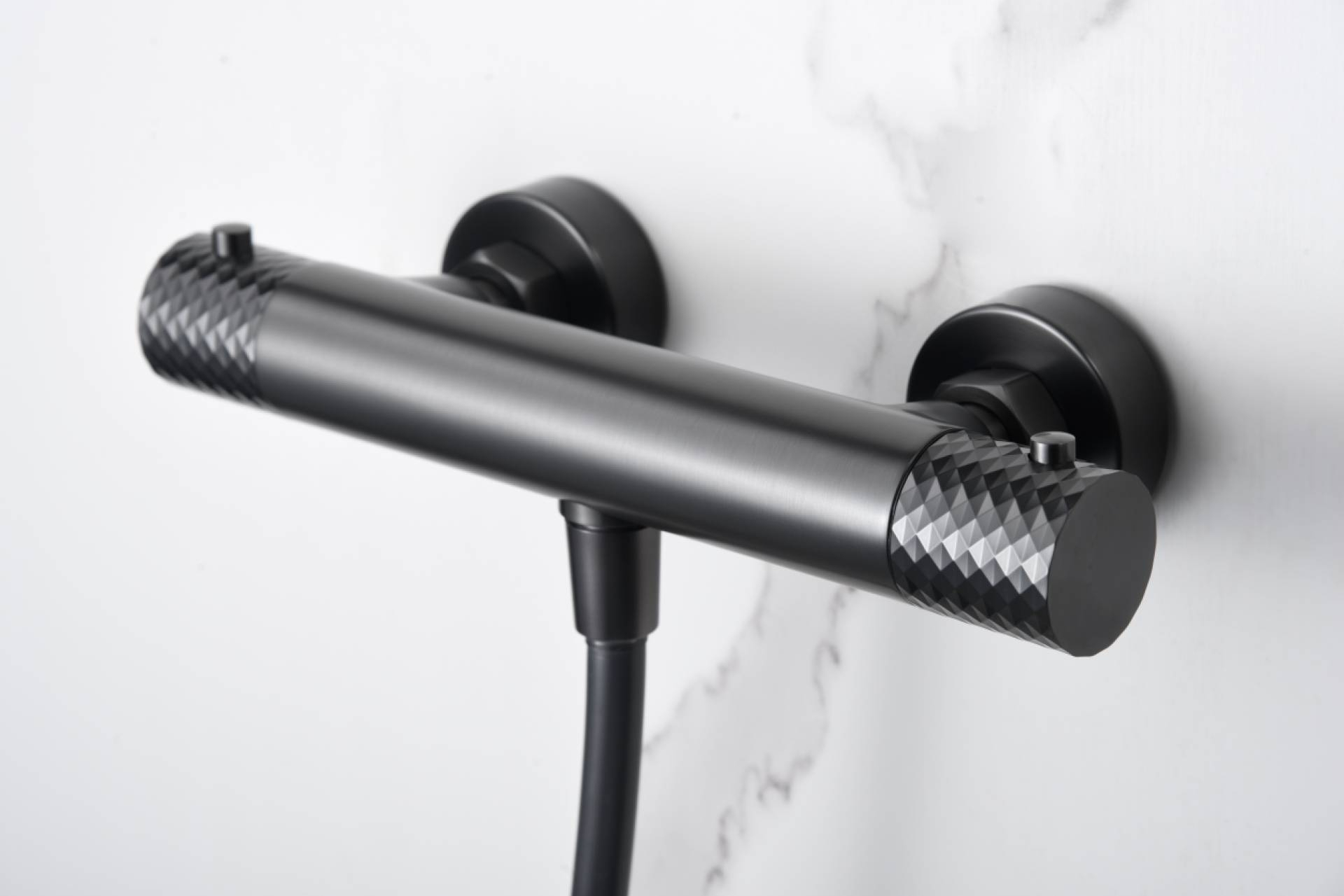 IMEX redefine la eficiencia en el baño con apertura en frío en su Serie GÉNOVA de diseño empotrado