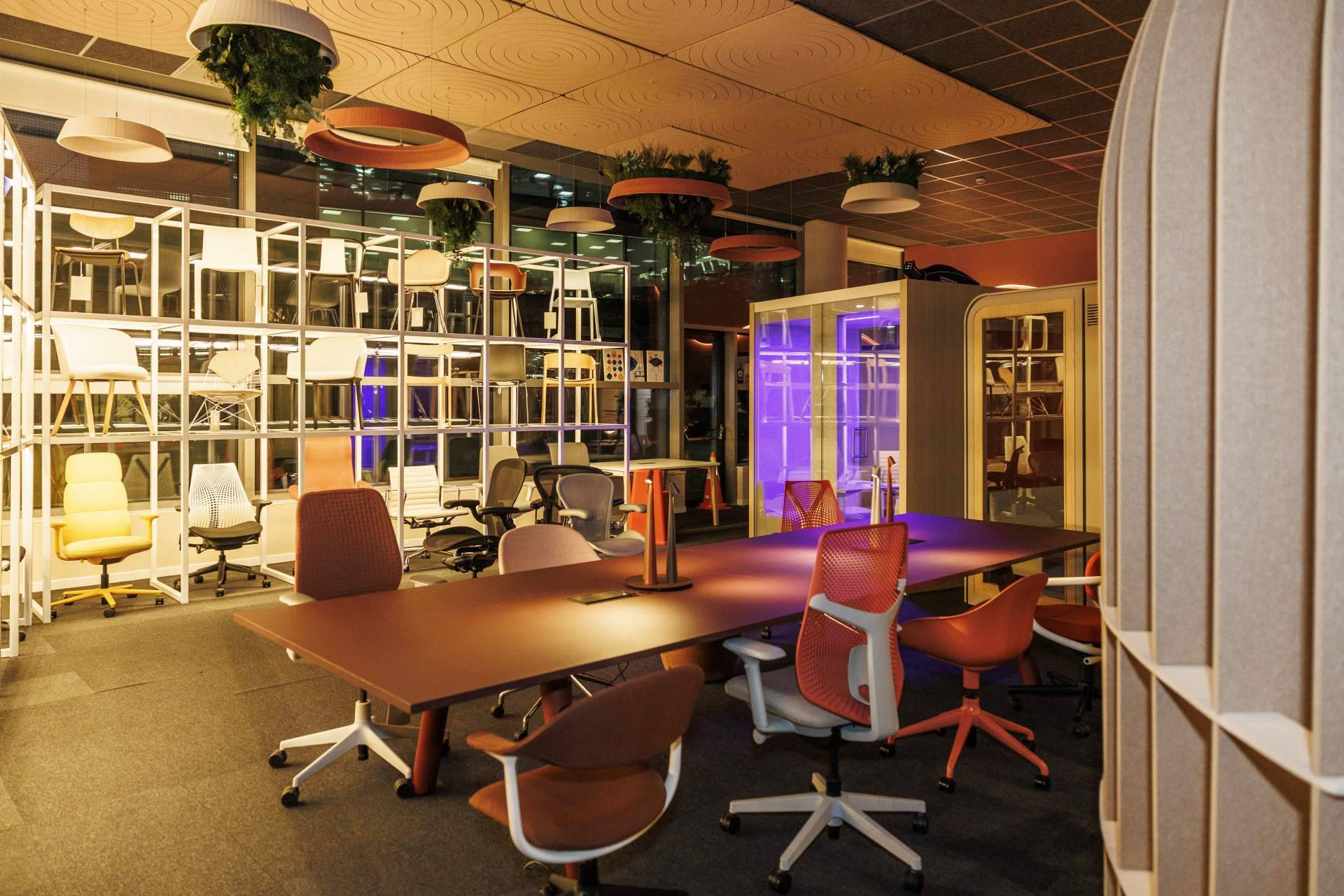 Distrito HM abre en Madrid un showroom de casi 700 m² para abordar proyectos de oficina de principio a fin