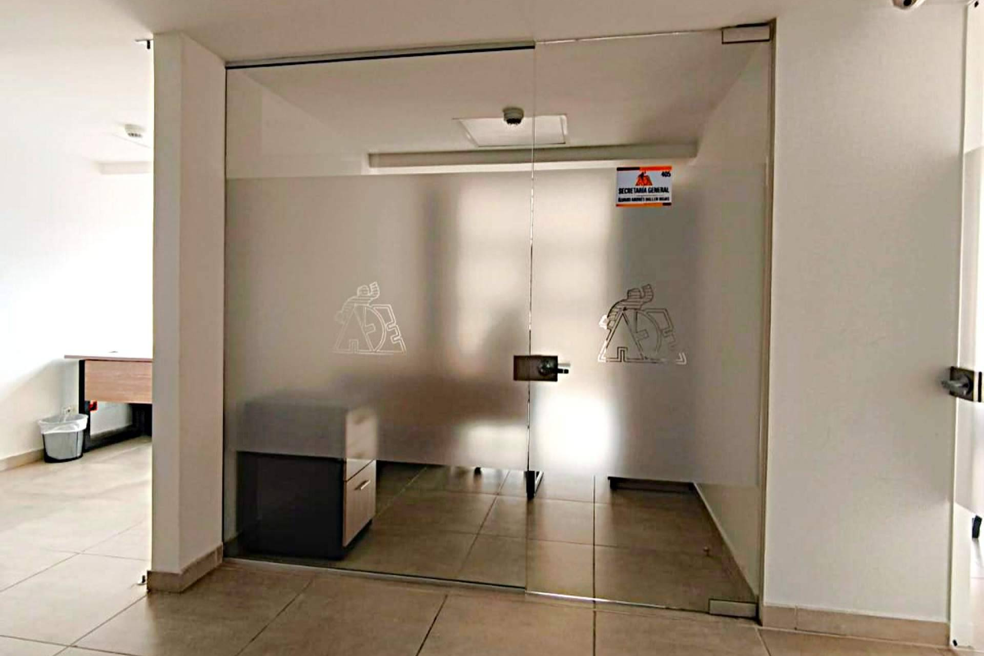 TESLA ARQUITECTURA SAS; 15 años elevando el nivel técnico en puerta de vidrio y fachadas de vidrio