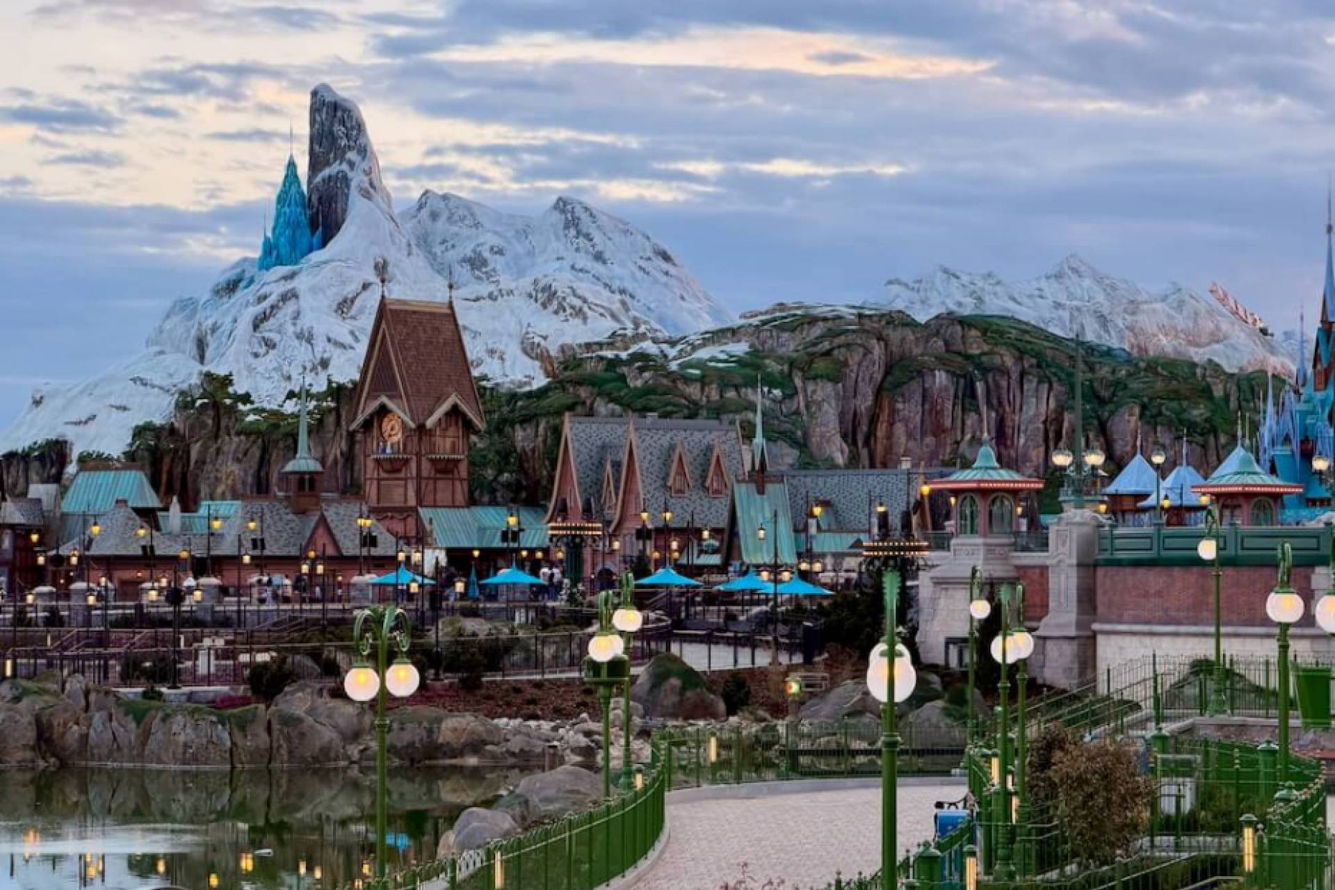 World of Frozen en Disneyland Paris protagoniza la nueva guía publicada por Parquetemático.net
