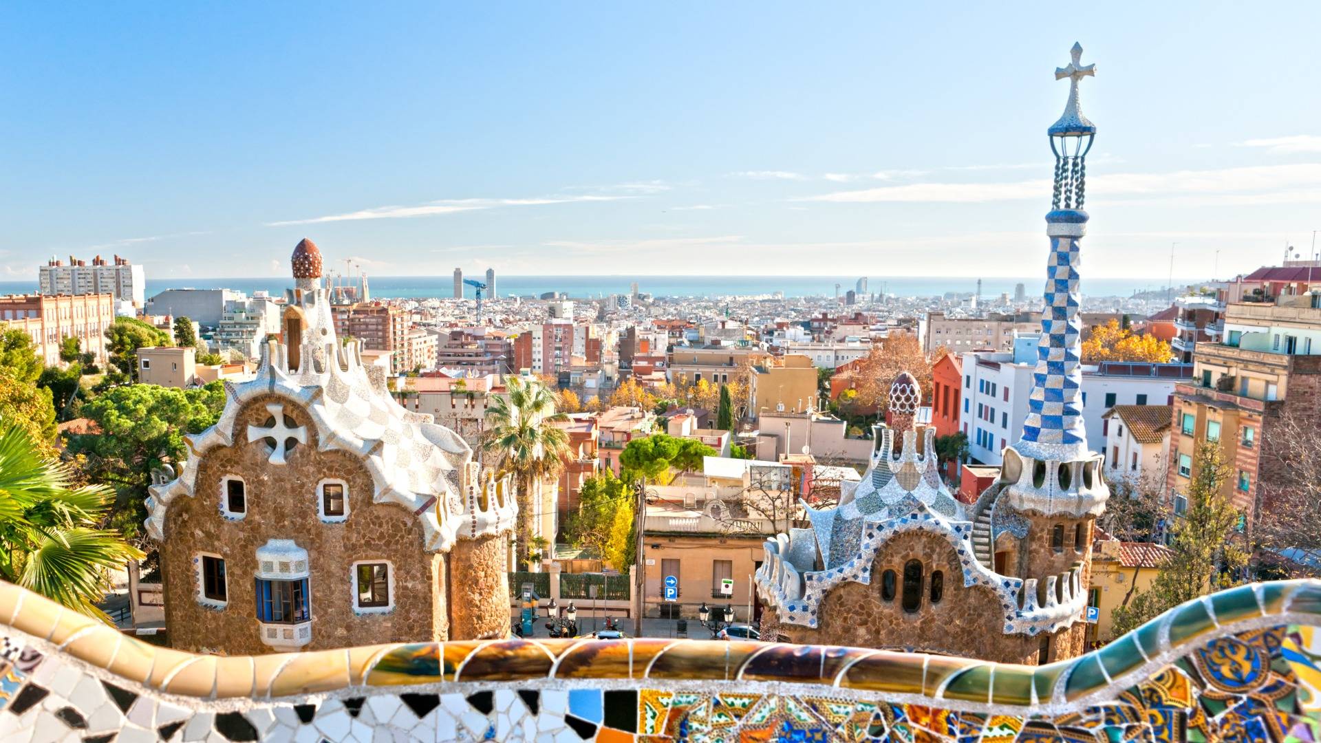 Barcelona promueve medidas de apoyo para que las comunidades controlen los pisos turísticos
