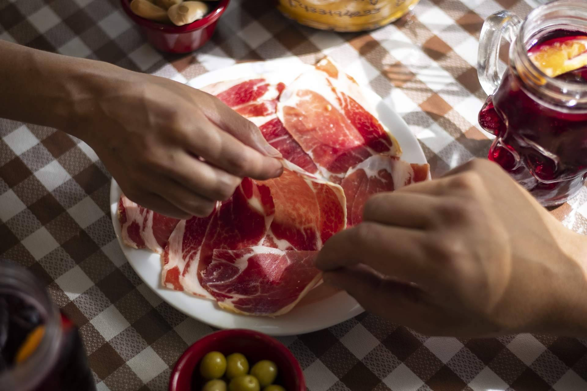Pasa Tapas destaca como restaurante de cocina mediterránea tradicional en la Barceloneta