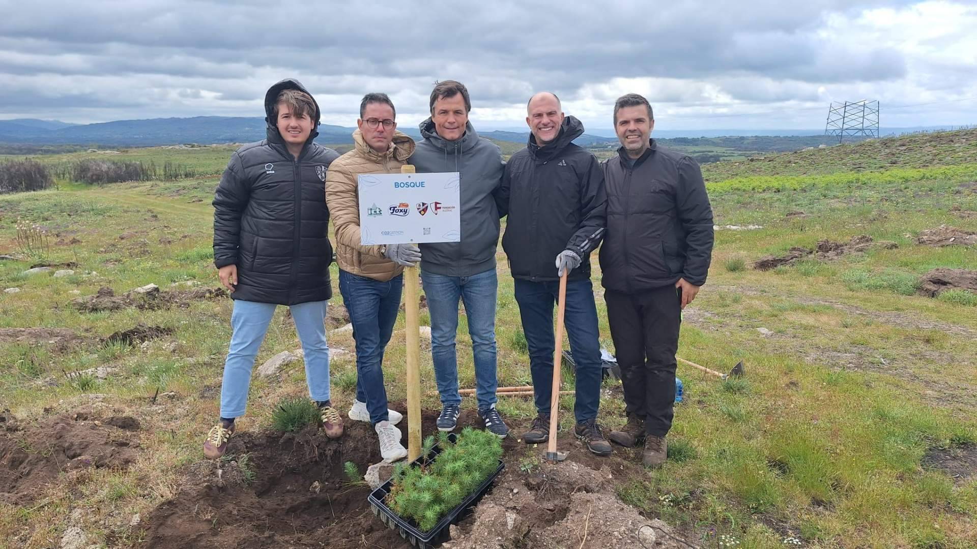FOXY, Fundación Alcoraz y CO2 GESTIÓN contribuyen a la recuperación de un bosque incendiado en Verín