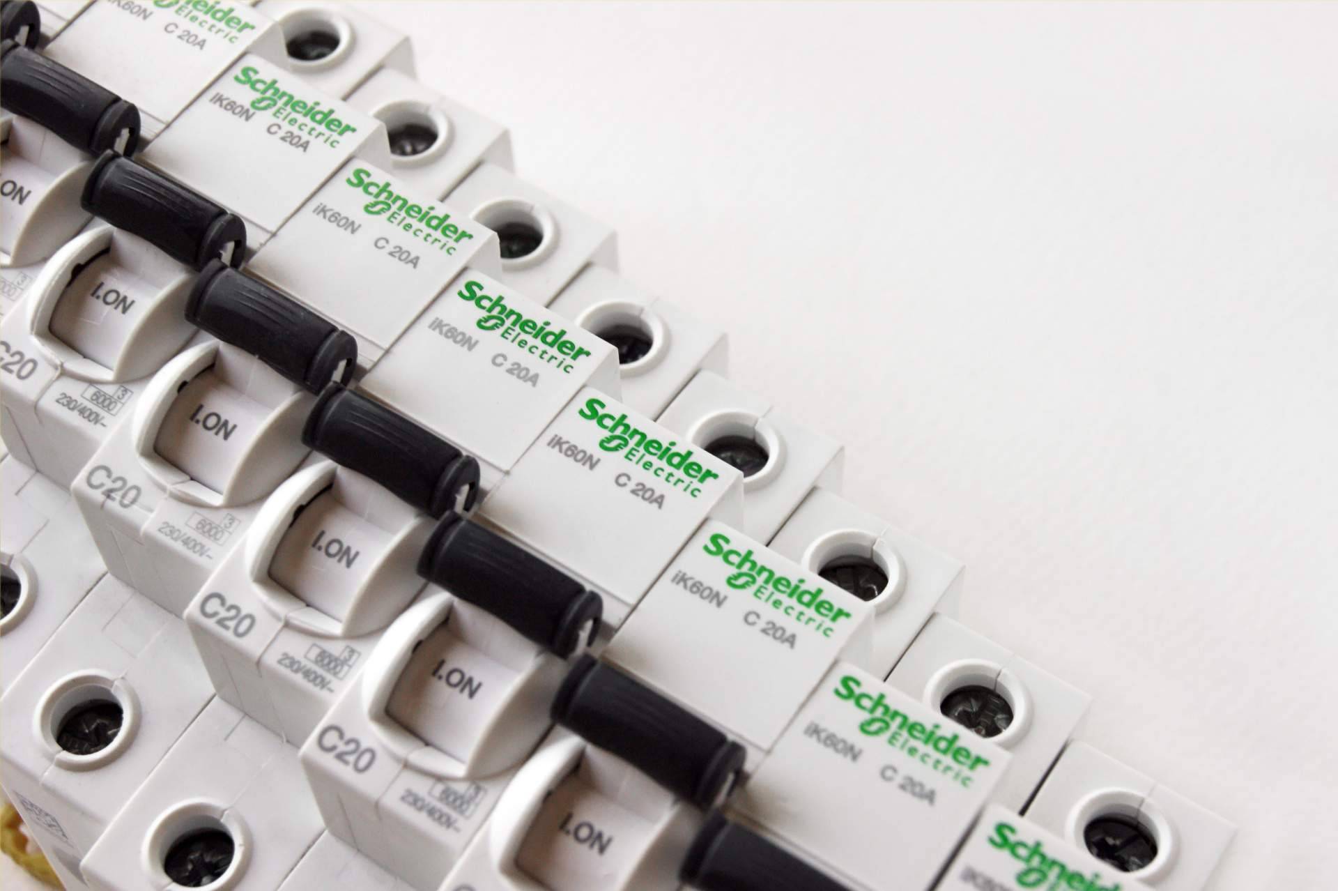 La disponibilidad inmediata de material eléctrico Schneider Electric marca la propuesta de Cadenza Electric