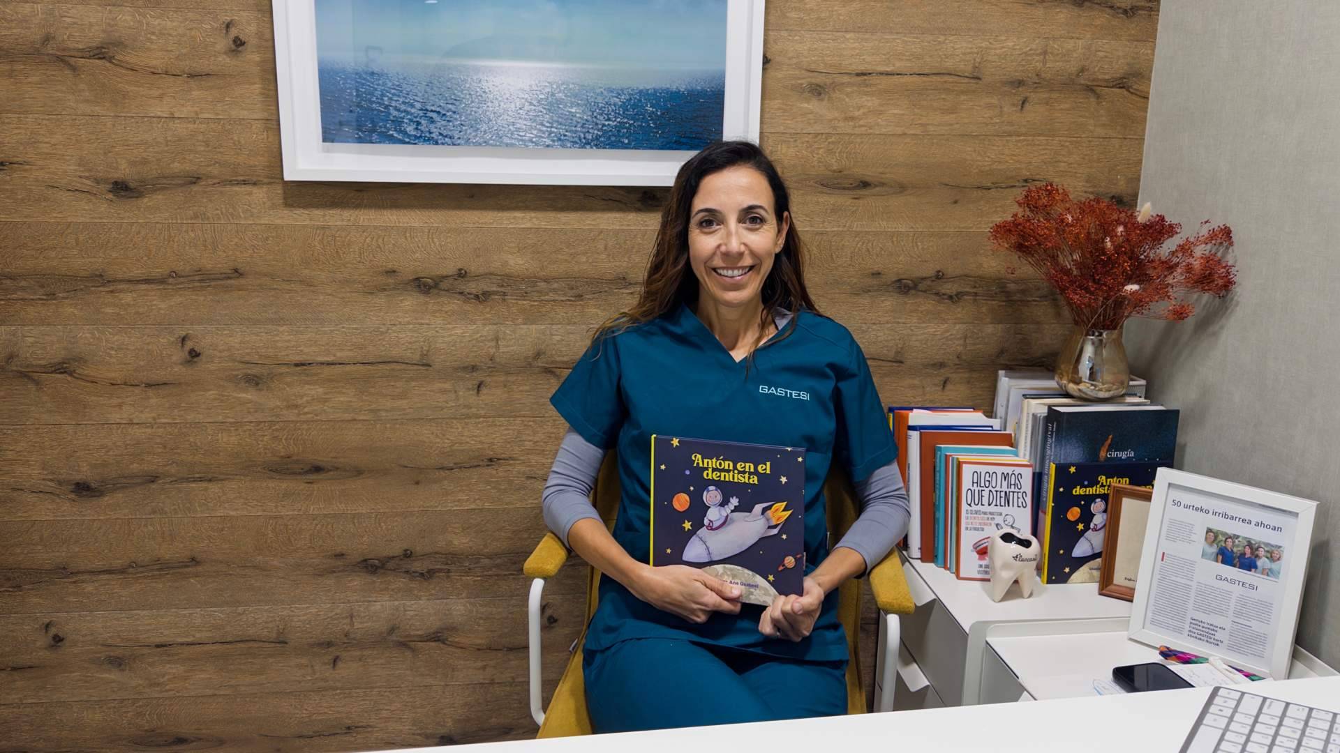 Ane Gastesi Larrañaga desarrolla recursos educativos para facilitar la visita al dentista para niños