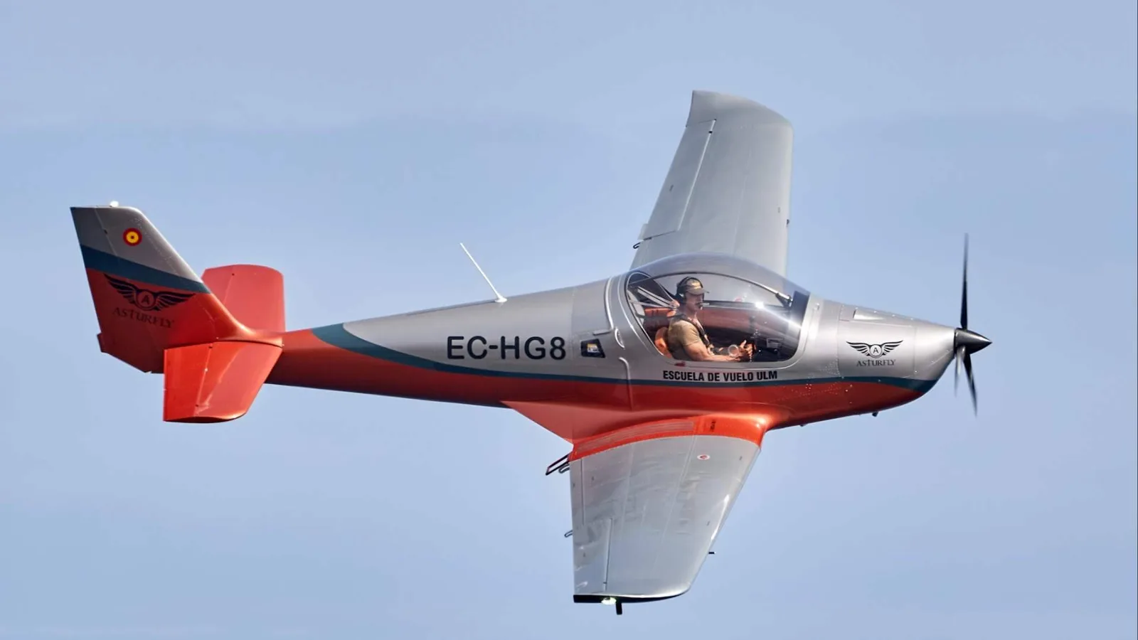 El curso de piloto de ultraligero de Asturfly combina formación práctica, seguridad y experiencia aeronáutica
