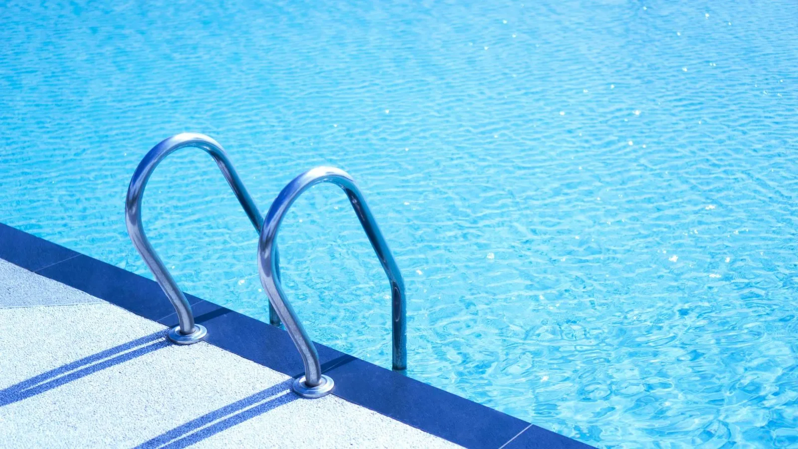 ¿Qué mantenimiento necesita una piscina en pleno verano?