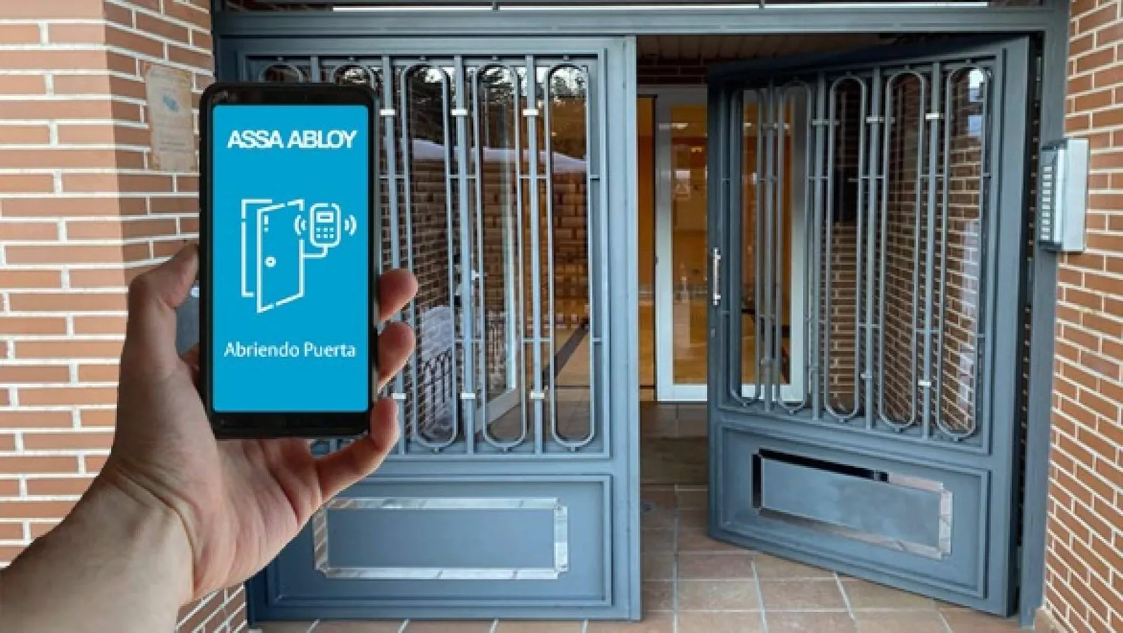 Puertas automáticas para comunidades de vecinos, una solución para mejorar la accesibilidad y el uso diario